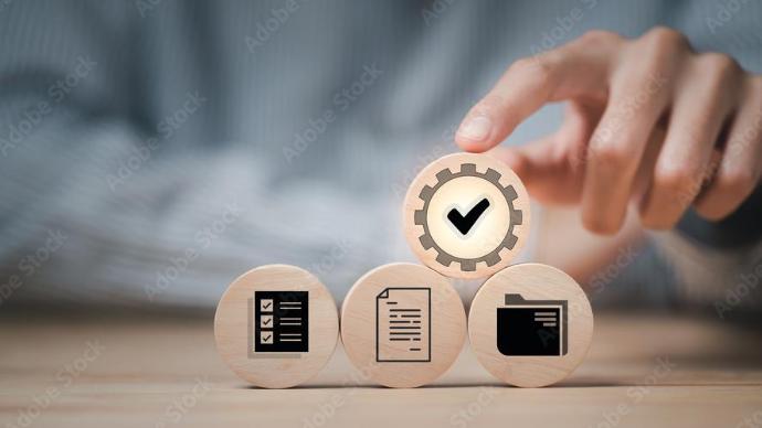 Lohnstandard-CH-ELM-Swissdec vier-holzkloetze-lohnstandard