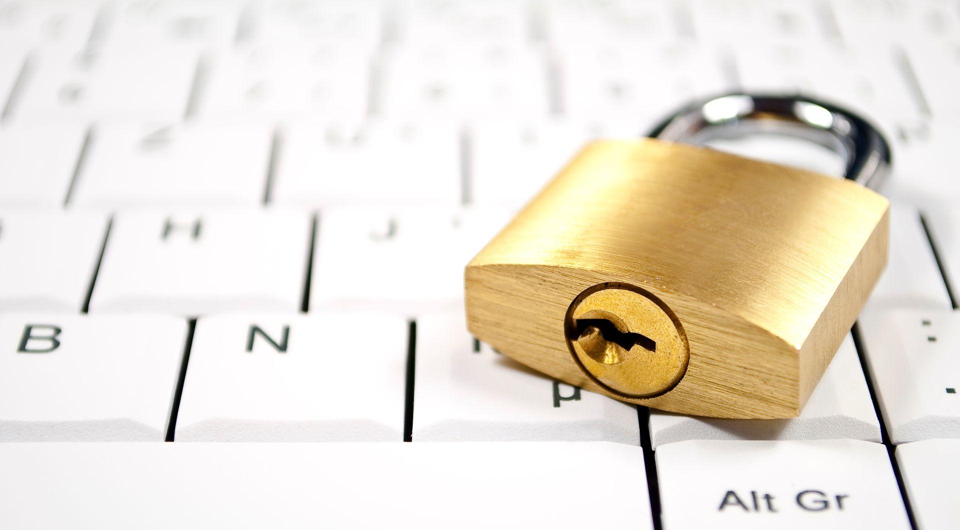 Unternehmens-Authentifizierung-SUA-Swissdec haengeschloss-tastatur-unternehmen-authentifizierung